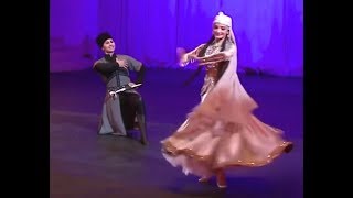 Beautiful Azerbaijani Folk Dance quotNaz Elemequot Popular Wedding Dance [upl. by Ricoriki]