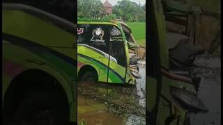 Kecelakaan bus Luragung Shahira Pangjay [upl. by Sakul]